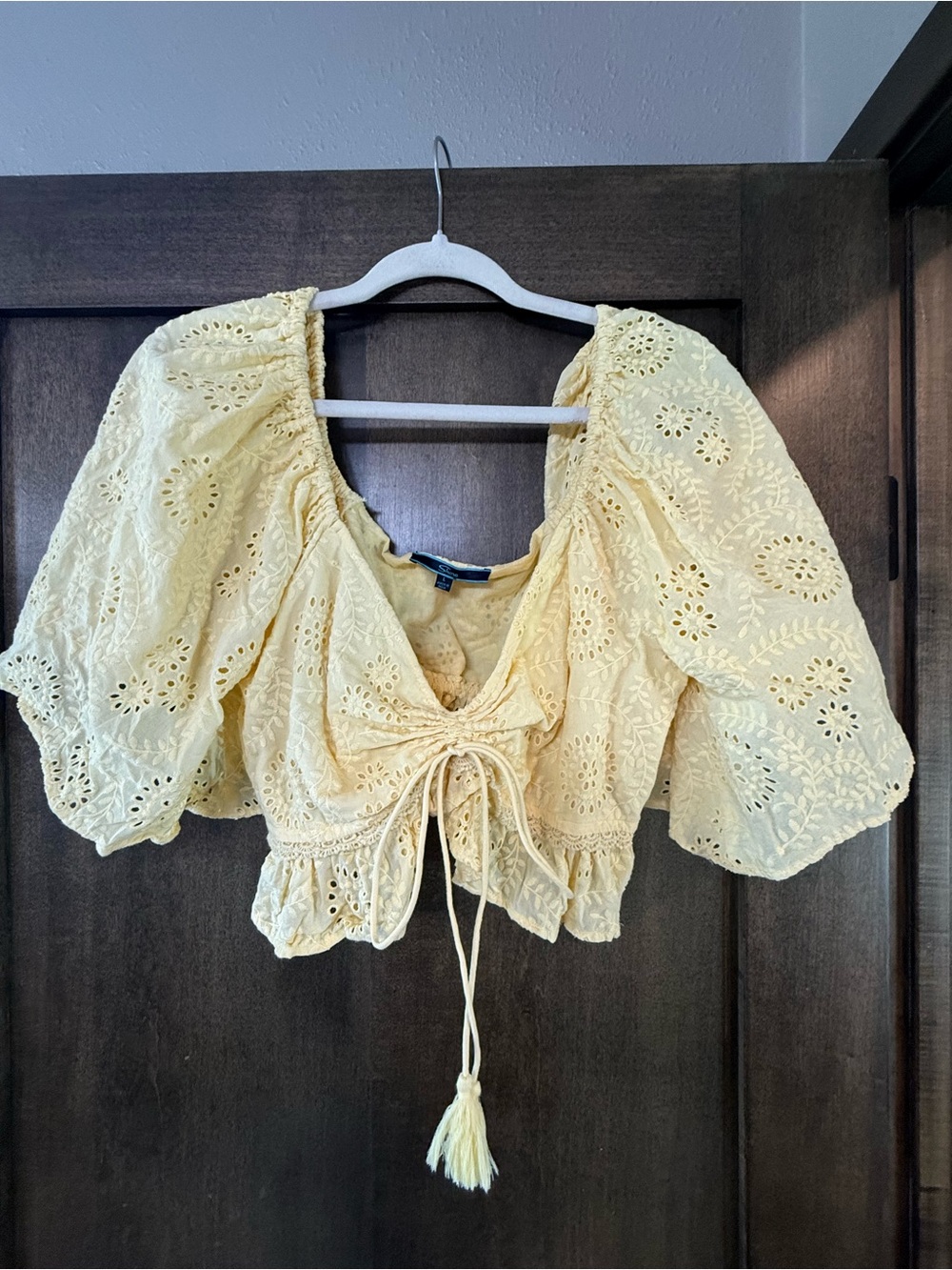 Shore Eyelet Tie-Front Puff-Sleeve Crop Top in Pale Yellow